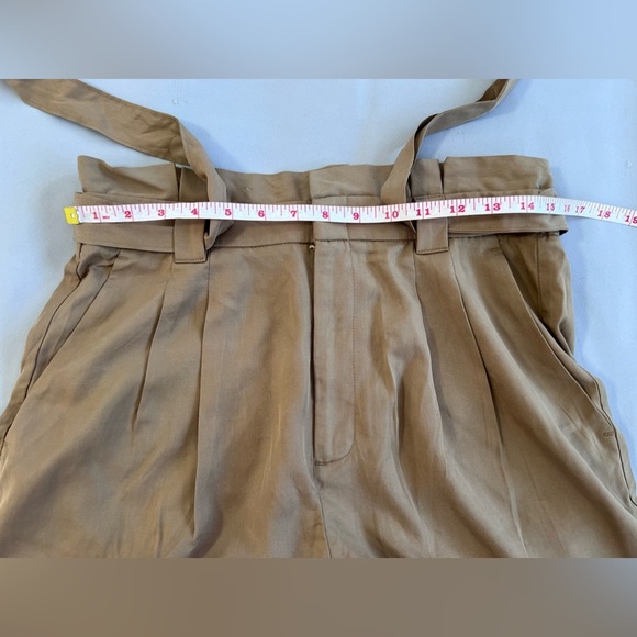 Banana Republic Shorts Women’s Size 8 Tan Shorty w/ Belt NWT ! High Rise - Picture 2 of 7